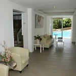 Xuroy Hotel